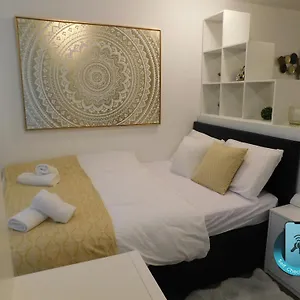 Apartment Modern Center Studio Under The Castle V, Ljubljana